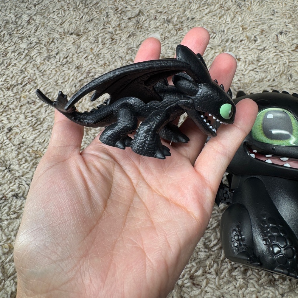 Toothless Dragon Figure with Motion and sounds. +1 extra - Picture 7 of 11